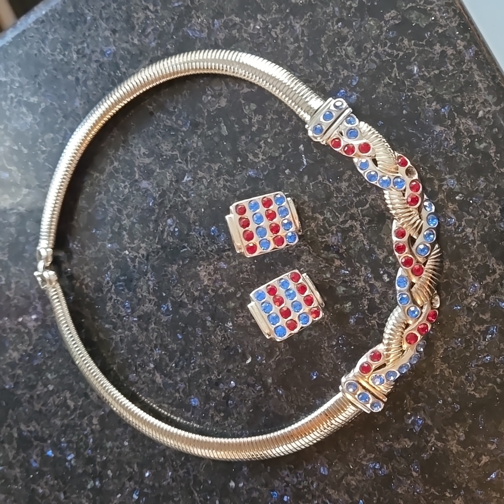 Monet earrings and necklace set. Circa 1980.